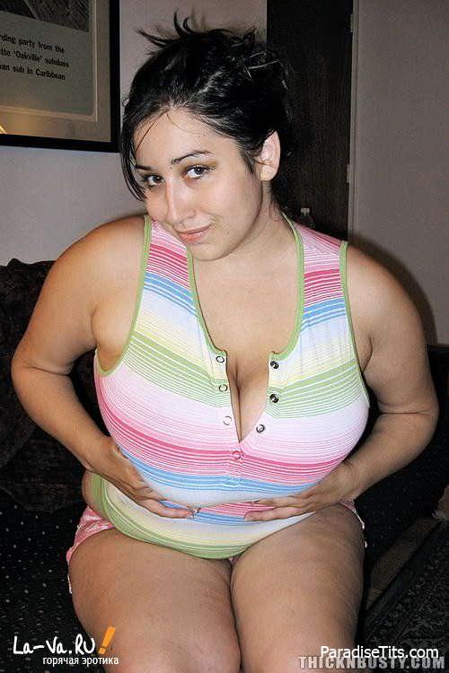 Пышная и соблазнительная толстуха показала свои восхитительное тело на порно фото